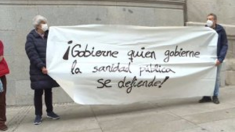 Asociaciones vecinales crean una cadena de pancartas por la sanidad pública