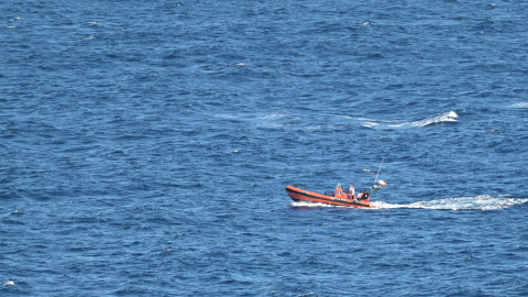 Salvamento Marítimo reanuda la búsqueda de desaparecidos tras el naufragio cerca de El Hierro