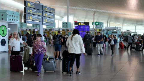 Àrea de sortides a la Terminal 1 de l'aeroport del Prat