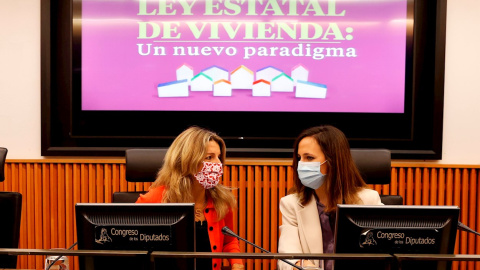 Ione Belarra y Yolanda Díaz durante las jornadas sobre Ley Estatal de vivienda