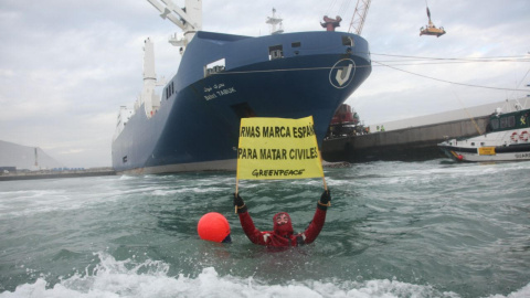 Greenpeace en el puerto de Bilbao