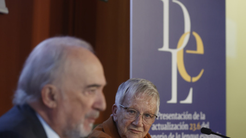 El director de la RAE, Santiago Muñoz Machado, y la directora de la 24.ª edición del Diccionario de la Lengua Española, Paz Battaner, este martes en Madrid.