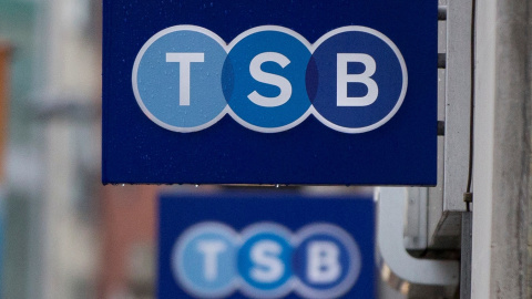 El logo del banco TSB en una de sus sucursales en Londres. REUTERS/Neil Hall