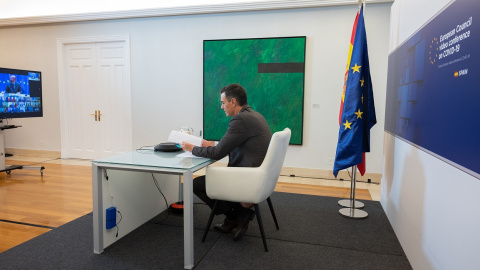 El presidente del Gobierno, Pedro Sánchez, participa en la cumbre de la UE celebrada por videoconferencia.