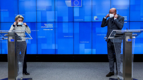 La presidenta de la Comisión Europea, Ursula von der Leyen, y el presidente del Consejo Europeo, Charles Michel.  EFE