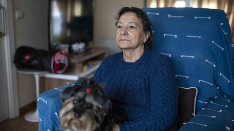 Rosario Gómez-Limón, en el salón de la casa que ocupa en Vallecas (Madrid), de la que será desalojada el 11 de enero.