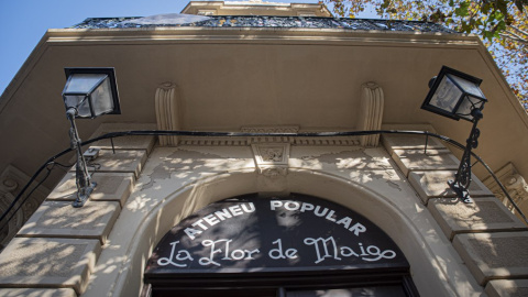 Façana de l'ateneu popular Flor de maig.