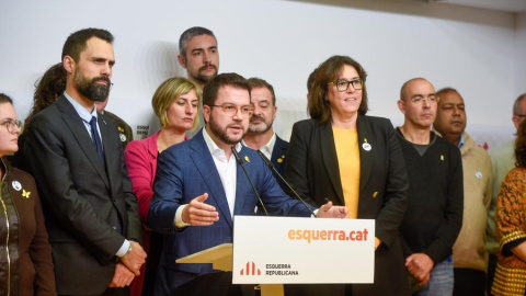 Pere Aragonès acompanyat de la cúpula d'ERC en la compareixença per valorar la decisió del Suprem.