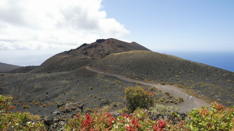 Vista general de uno de los volcanes de Cumbre Vieja, una zona al sur de la isla que podría verse afectada por una posible erupción volcánica.