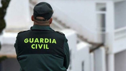 Un agente de la Guardia Civil. EFE