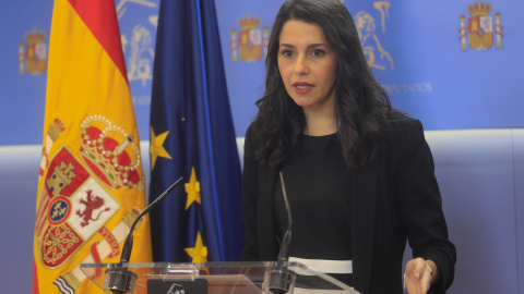 La líder de Ciudadanos, Inés Arrimadas, durante la rueda de prensa que ha ofrecido este martes en el Congreso, donde tiene lugar la reunión de la Junta de Portavoces.