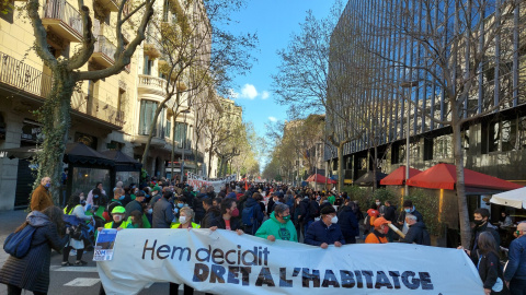 Capçalera de la manifestació per la regulació del preu dels lloguers.