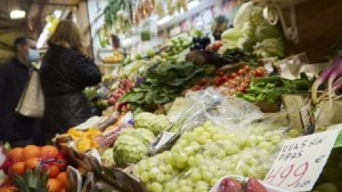 El Gobierno prorrogará la rebaja del IVA de los alimentos porque continúan "altos"