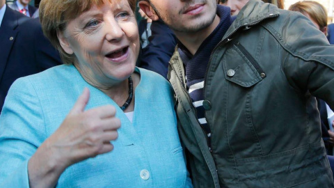 Angela Merkel con Anas Modamani