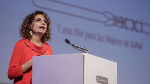 La vicepresidenta primera y ministra de Hacienda, María Jesús Montero, interviene durante el II Encuentro de Alcaldesas.