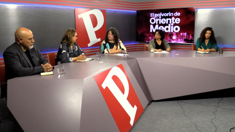 De izquierda a derecha en la mesa: Juan Antonio Sanz, Ruth Ferrero, Virginia P. Alonso, Nazanín Armanian y Leila Nachawati.