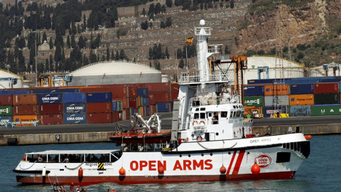 04/07/2018.-El barco "Open Arms", arribó esta mañana al puerto de Barcelona para desembarcar a los 60 inmigrantes, entre ellos 5 mujeres y 5 menores, que fueron rescatados el pasado día 30 de junio frente a la scostas de Líbia y que hoy serán acogido