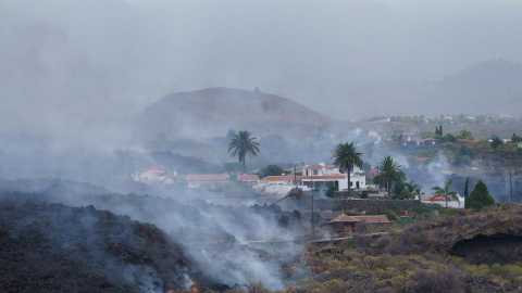 Una colada de lava provocada por la erupción en La Palma se desplaza por Todoque, en el municipio de Los Llanos de Ariadne.