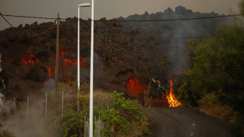 21/09/2021 Lava por una carretera