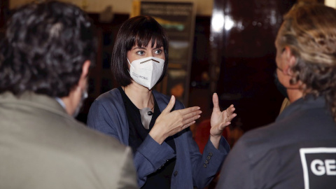 La ministra de Ciencia Diana Morant (c), durante su reunión con la directora del IGME-CSIC Ana María Alonso Zarza, para conocer los últimos detalles del dispositivo científico en torno a la erupción en La Palma el lunes 20 de septiembre de 2021.