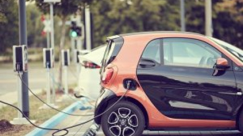 El Gobierno aprueba el plan Moves III con ayudas de hasta 7.000 euros para comprar coches eléctricos