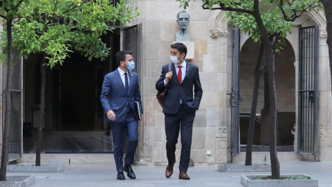 El president Aragonès i el vicepresident Puigneró anant al Consell Executiu d'aquest dimarts, 21 de setembre.