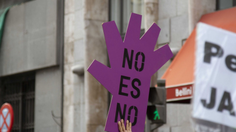 Imagen de un cartel en el 25N del pasado año. CANDELA CHOCLÁN