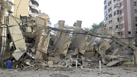 Vista de edificios dañados tras un ataque aéreo israelí en Haret Hreik Dahieh, en Beirut, Líbano, el 04 de octubre de 2024