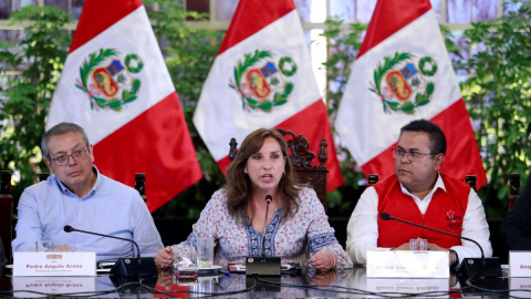 La presidenta de Perú, Dina Boluarte, durante una reunión con alcaldes y gobernadores en el Palacio de Gobierno, en Lima, Perú, a 17 de diciembre de 2022.