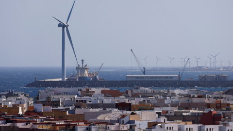 Un aerogenerador de Siemens Gamesa  en el Puerto de Arinaga, en la isla de Gran Canaria. REUTERS/Borja Suarez