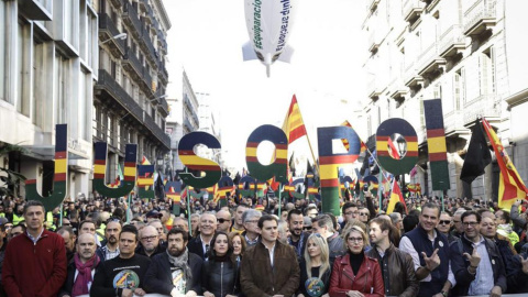 Imagen difundida por Ciudadanos de la politizada cabecera de la manifestación de Jusapol en Barcelona, con Albert Rivera e Inés Arrimadas en el centro de la pancarta principal. CS