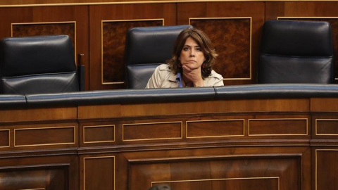 27/06/2018.- La ministra de Justicia, Dolores Delgado, durante el pleno del Congreso en el que ha comparecido el presidente del Gobierno, Pedro Sánchez, para informar sobre el próximo Consejo Europeo. EFE/Ballesteros