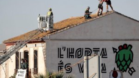 Cuatro activistas detenidos en el derribo del Forn de Barraca, un símbolo de resistencia en València