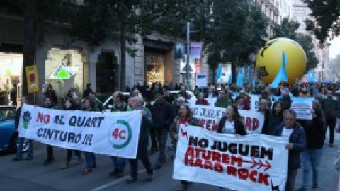 Milers de persones clamen a Barcelona en contra del Hard Rock, el Quart Cinturó i l'ampliació del Prat