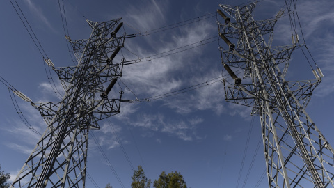 Dos torres eléctricas en Madrid. E.P./Eduardo Parra