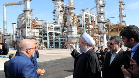 Foto de archivo de una refinería en Irán