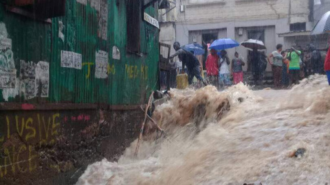 Fotografía de las inundaciones en Regent, Sierra Leona. / Twitter @MarkTJones500