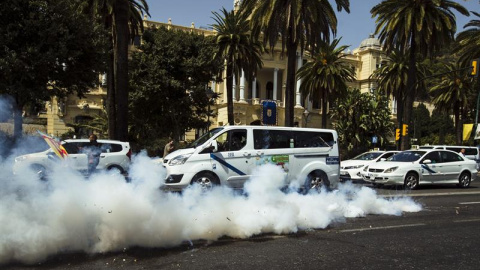 Taxistas en huelga durante la Feria de Málaga.- EFE