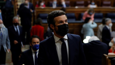 El líder del Partido Popular, Pablo Casado a su llegada este miércoles al pleno del Congreso donde el gobierno explica los indultos a los líderes independentistas e informar de la situación política y económica, así como de los últimos consejos eu