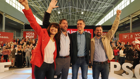 De izd. a der., Ana Redondo, Óscar Puente, Pedro Sánchez, y Luis Tudanca en un acto de la campaña para las municipales y autonómicas de mayo de 2023, en Valladolid. E.P./Photogenic/Claudia Alba / Europa Press