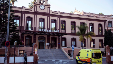 Vista de la entrada de urgencias del Hospital Civil de Málaga.