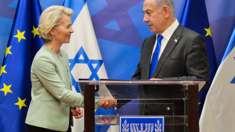 La presidenta de la Comisión Europea, Ursula von der Leyen, junto al primer ministro israelí, Benjamin Netanyahu.