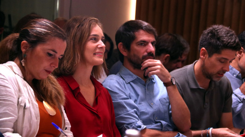 La presidenta del grup parlamentari dels Comuns, Jéssica Albiach, al costat del Ministre de Cultura, Ernest Urtasun en el Consell Nacional de la formació.