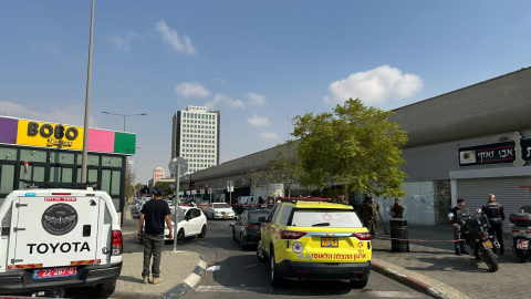 Un muerto y ocho heridos en un tiroteo en una estación del sur de Israel que la policía investiga como "ataque terrorista"