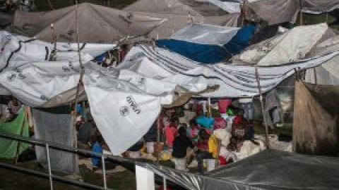 "No tenemos médico ni comida": las fuertes lluvias golpean ahora a los supervivientes del terremoto de Haití