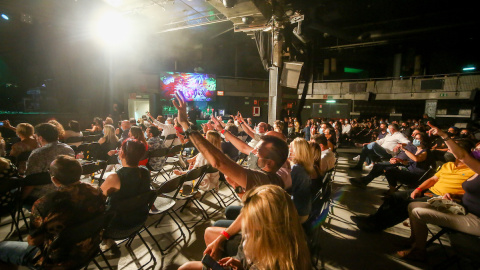 Asistentes al concierto del cantante Rafa Sánchez en la sala la Riviera, a 26 de junio de 2021, en Madrid.