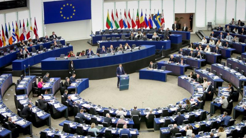 04/07/2018.- Fotografía facilitada por el Parlamento Europeo que muestra al primer ministro polaco, Mateusz Morawiecki, durante su discurso en Estrasburgo (Francia) hoy, 4 de julio de 2018. Morawiecki defendió hoy ante la Eurocámara el derecho de cada 