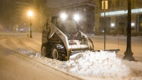 Un temporal deja sin luz a 1,5 millones de personas y provoca miles de vuelos cancelados en Estados Unidos