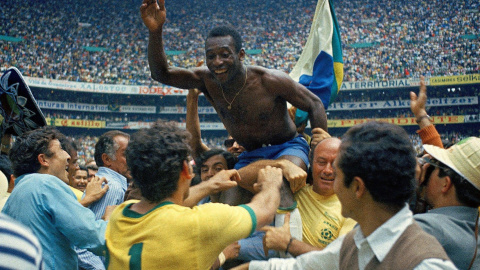 Muere Pelé, adiós a un mito. En la foto, el futbolista brasileño, en el Mundial de México en 1970.