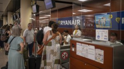 Dos vuelos cancelados y 55 retrasos en el cuarto día de huelga en Ryanair